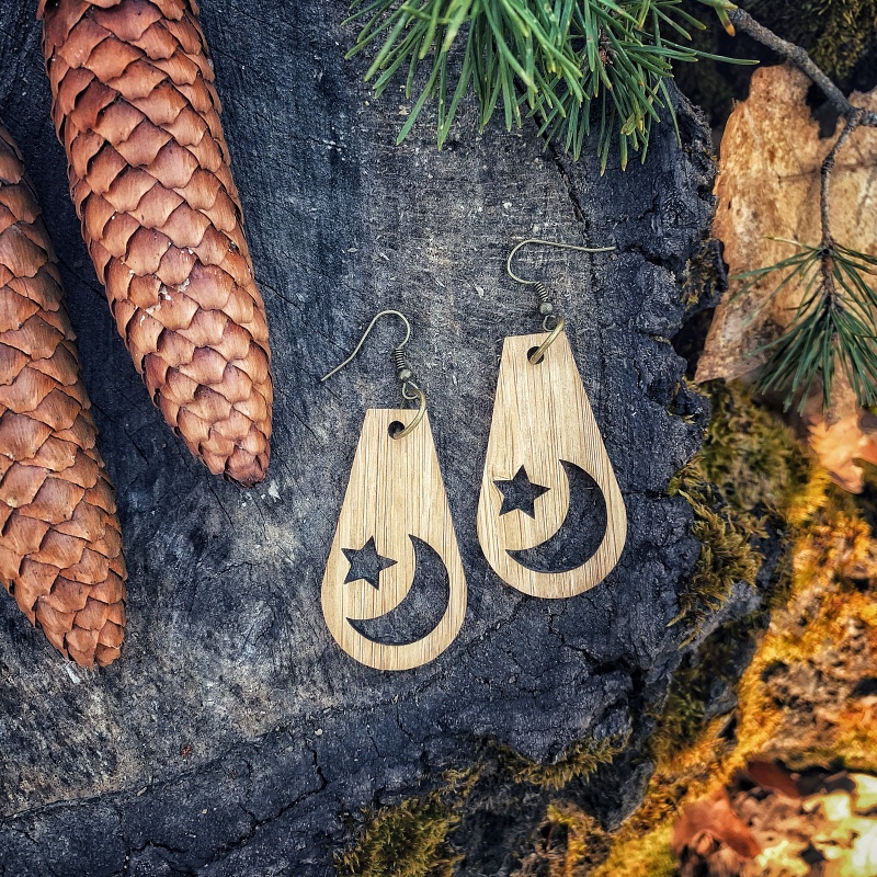 Dřevěné dámské náušnice Kapka měsíc 