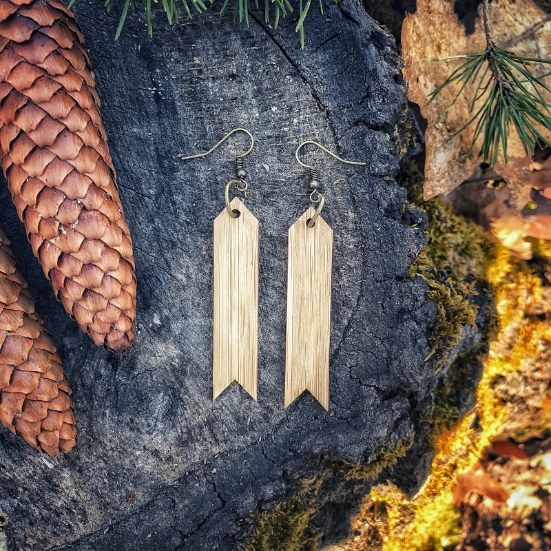 Dřevěné dámské náušnice Šipka 