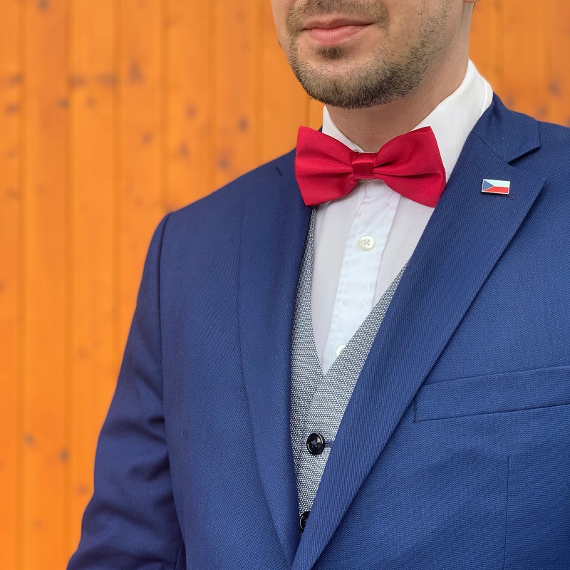 Červený motýlek Color