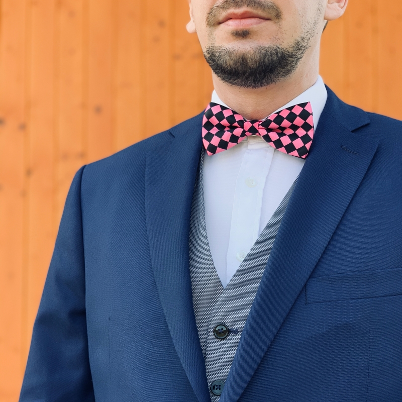 Růžovo - černý motýlek Šachovnice