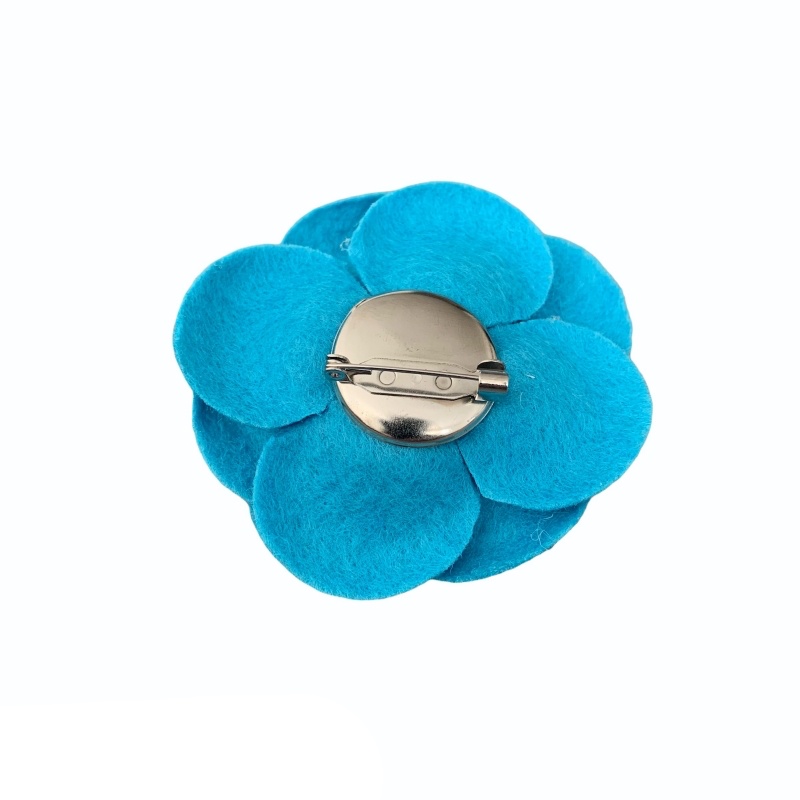 Světle modrá dámská brož Květina 