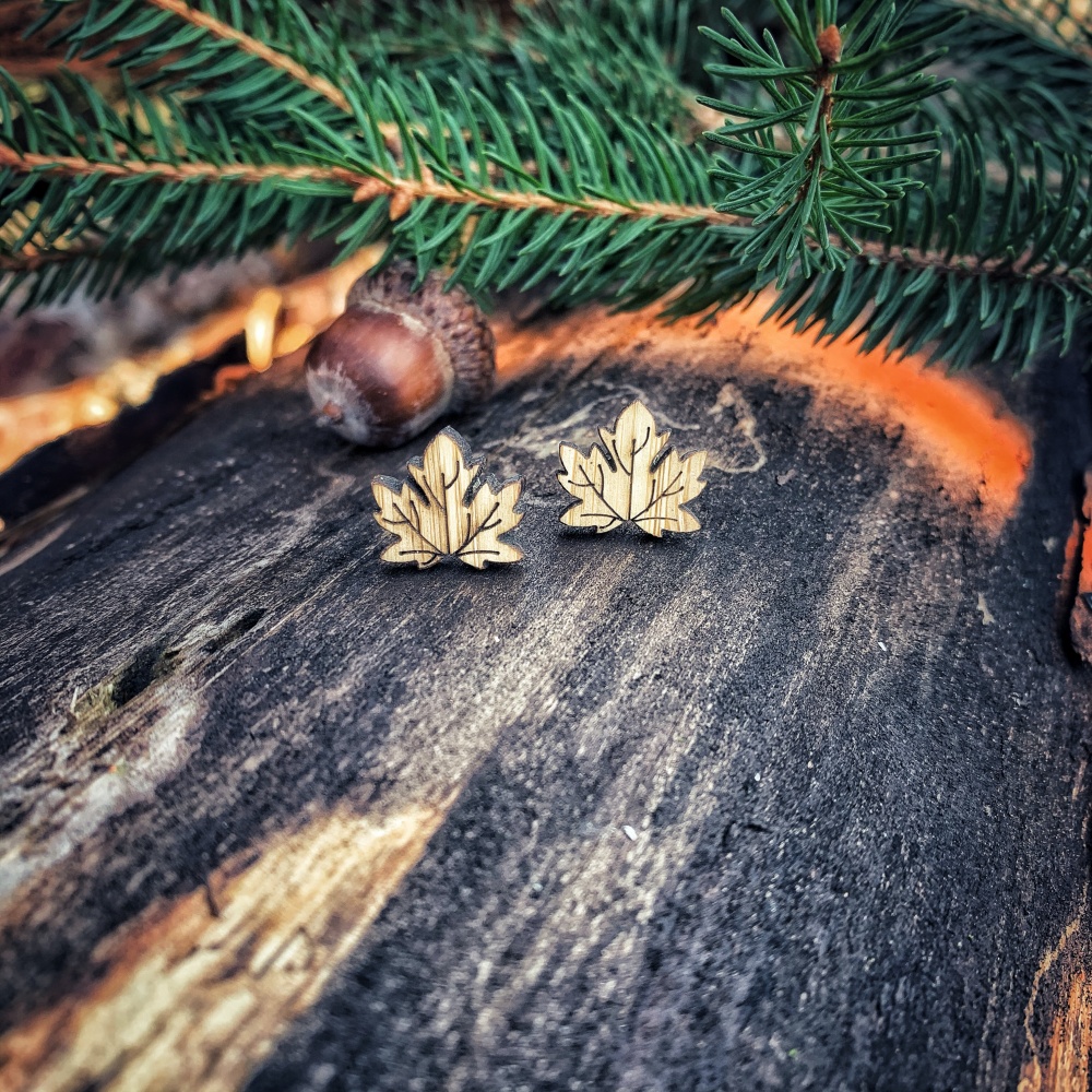 Dřevěné dámské náušnice List 