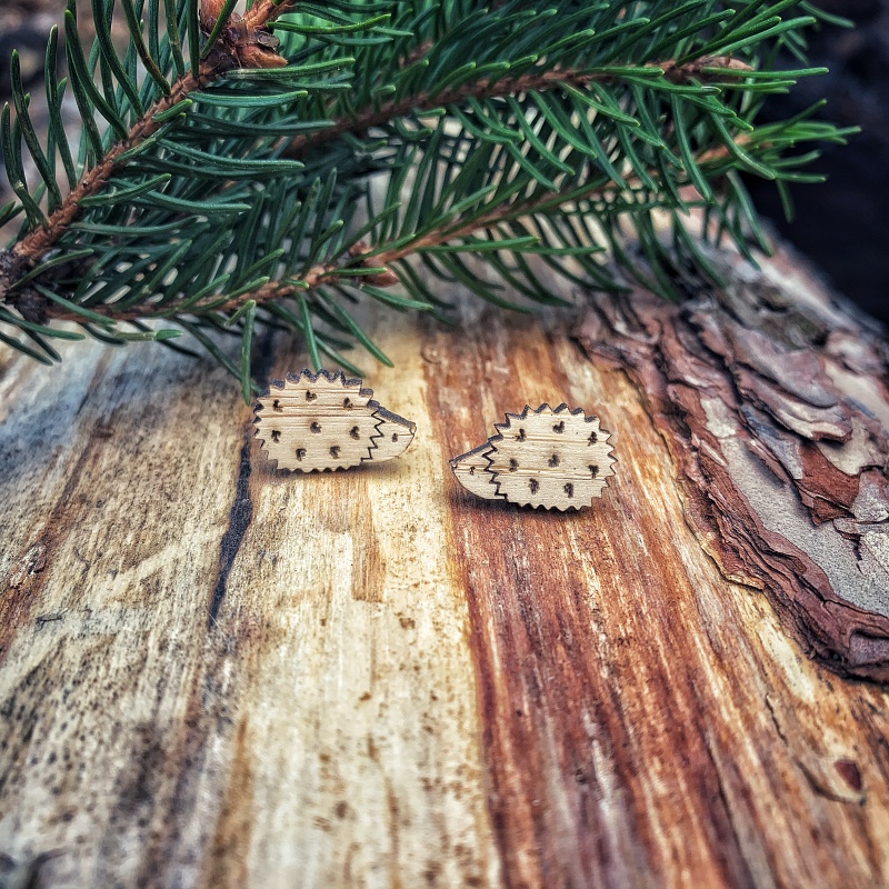 Dřevěné dámské náušnice Ježeček 